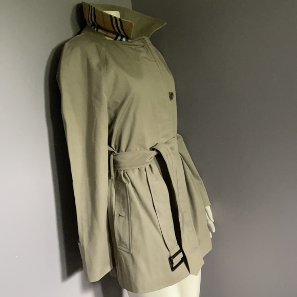 Beautiful Burberry jacket - Picture 2 of 7